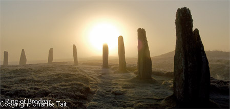 nl234.  brodgar in mist